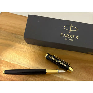 מתנה יוקרתית לעורך דין עם עט פרקר נובע וחריטה אישית Monograma