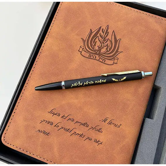 מחברת השראה עם חריטה