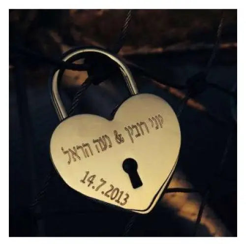 מנעול של אהבה מוזהב