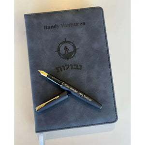 סט יוקרתי לכתיבה והשראה – עט Parker עם חריטה אישית ומחברת השראה Monograma